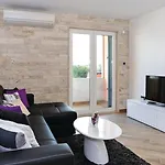 Jurica Apartman Salona